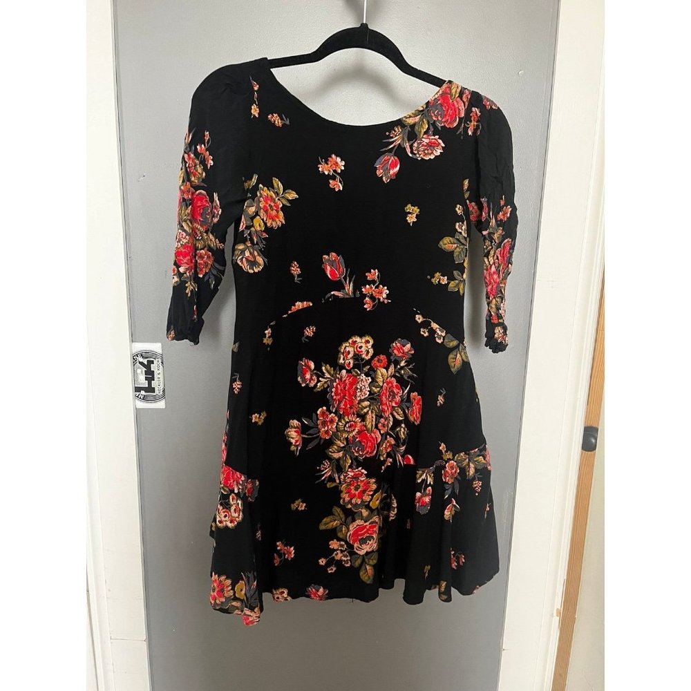 Free People Black Floral Open Back Keyhole Dress size small Sm